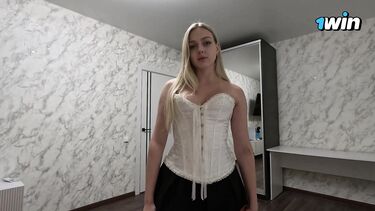 Падчерица получила разрешение устроить вечеринку после секса с отчимом