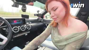 Любительский минет в машине от рыжей русской девки с классными сиськами