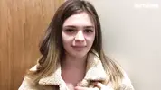 показала сиськи