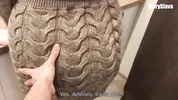 лапает попку соседки