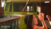 красотка строчит любовнику минет