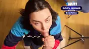 получает сперму в рот и глотает добычу