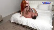 рыжая бестия трахает качка верхом