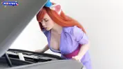 Гайка из Чип и Дейл ремонтирует авто