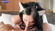 сосет член с завязанными за спиной руками