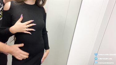 Bonnie Blaze: Застрял в лифте с соседкой и трахнул ее после минета