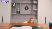 под столом сосет директору писюн