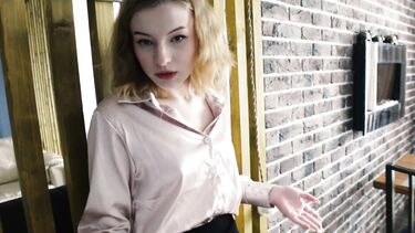 Diana Rider: Русская риэлторша выбивает комиссионные минетом и пиздой