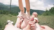 фапает пизду, гоняя брату лысого
