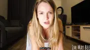 увидела, что тренер дрочит член