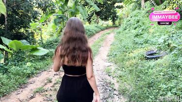 Глубокий минет на природе: Русская туристка чпокается в джунглях Шри-Ланки