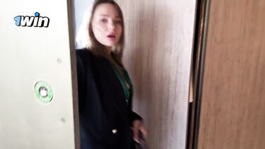 Быстрая анальная измена жене с сексуальной начальницей в чулочках