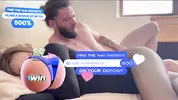 присовывает спящей мамке на боку