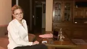 учительница с сигаретой просит студента показать хуй