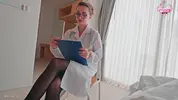 горячая врачиха приходит на обход к пациенту