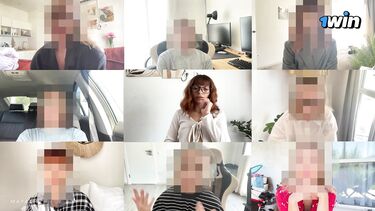 Трахает молодую жену в очках во время рабочего созвона по зуму