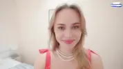 блондинка в платье сосет член другу сына