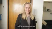 школьница пришла на урок к репетитору