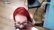 снова сосет стоя на коленях