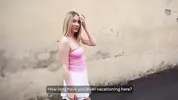 белокурая цыпочка знакомится с тревел блогером
