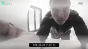 ревнивый муж ставит в доме скрытую камеру