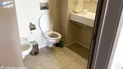 случайно увидел мамашу голой в душе