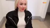 в подъезде рассказывает о своем деле