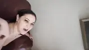 натягивает мамашу сзади в позе раком