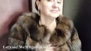показывает сиськи на дополнительном занятии