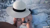малышка дрочит большой член и ждет камшот