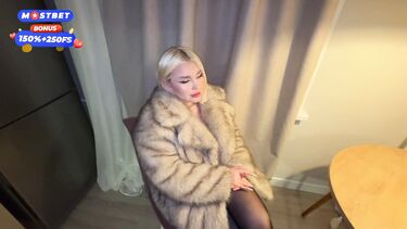 Blondessa: Мамка лучшего друга в шубе и ее нереальная тяга к молодым хуям