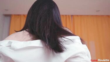 Луна Рулет чпокается в порванных колготках и глотает сперму