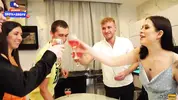 встречают Новый год с застольем