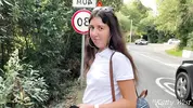 пикапер подкатывает яйца к незнакомке в юбке