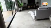 дрочит хуй на грязные трусики мачехи