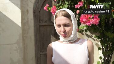 Недовольный клиент грубо выебал дизайнера интерьера с бритой киской