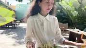 кушает с залитым спермой лицом