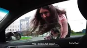 провинциалка просит незнакомца подвезти ее