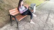 пикапер подкатывает яйца к незнакомке в парке