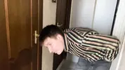 пасынок смотрит на жопу мачехи и дрочит хуй
