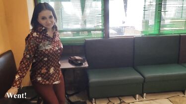 Дрыщ дерет зрелую мачеху в домике в деревне