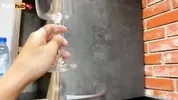 молодая мачеха флиртует с пасынком