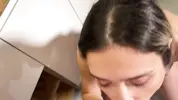 получает сперму на большие сиськи