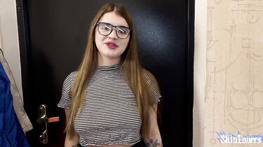 Любовница слюняво сосет член мужу: Соседка зашла за сахаром и получила сладкую сперму в ротик