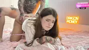 красиво шпилит телку в догги стайл