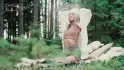 в лесу на полянке