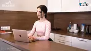 случайно узнает, что муж мутит с подругой