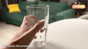 девушка в чулках эротично сидит перед соседом