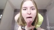 высунула язык для слива спермы