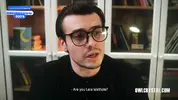 двоечница курит вейп в кабинете учителя